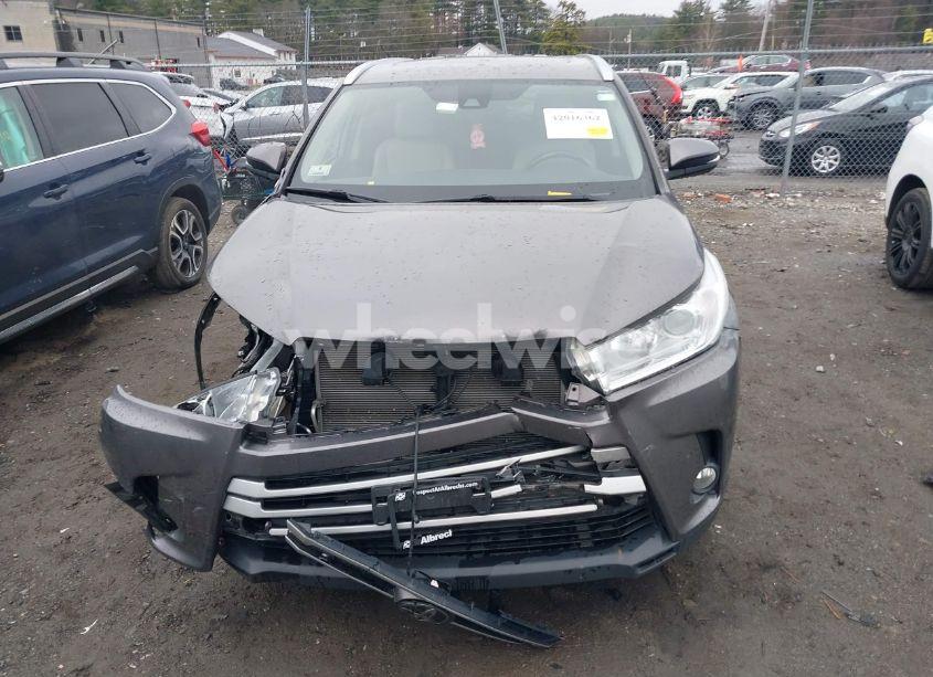 Photo 12 of 2019 Toyota Highlander XLE (VIN 5TDJZRFH0KS584881)