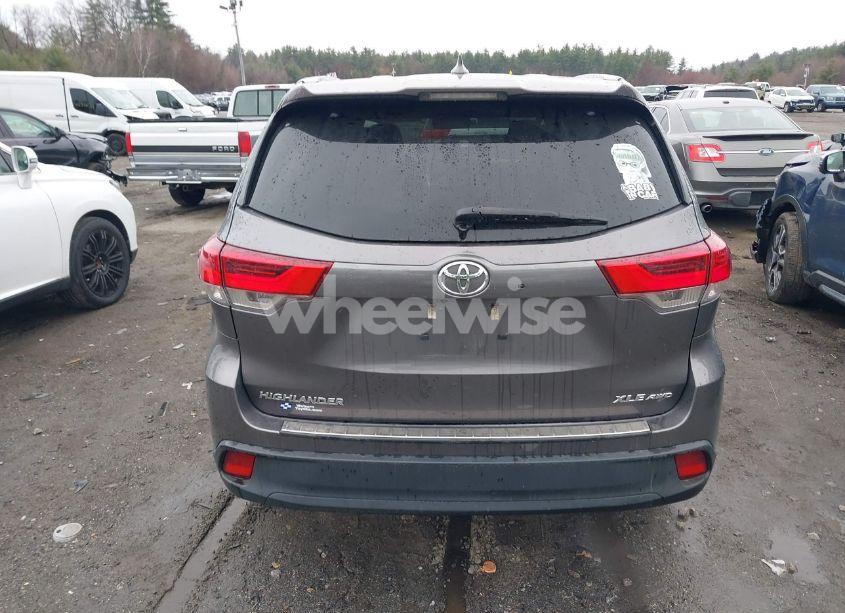 Photo 16 of 2019 Toyota Highlander XLE (VIN 5TDJZRFH0KS584881)