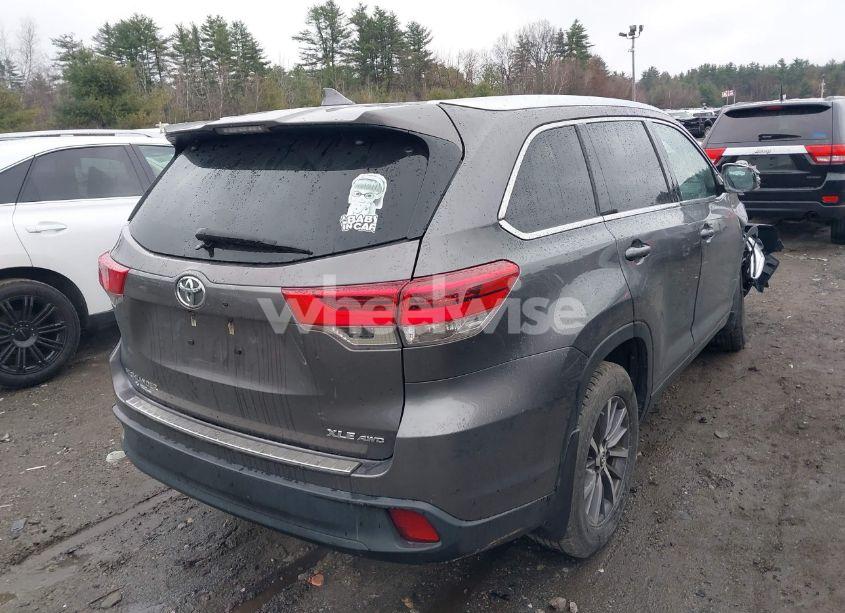 Photo 4 of 2019 Toyota Highlander XLE (VIN 5TDJZRFH0KS584881)