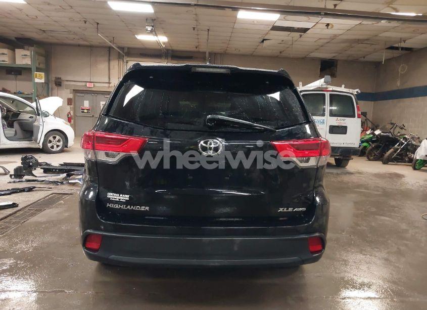 Photo 16 of 2019 Toyota Highlander XLE (VIN 5TDJZRFH0KS706882)
