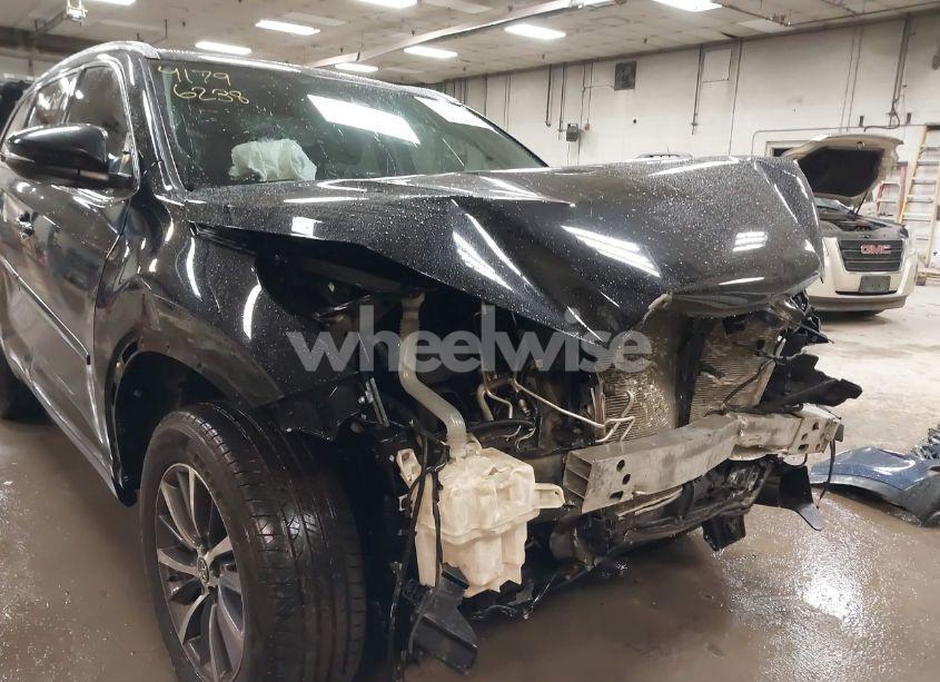 Photo 6 of 2019 Toyota Highlander XLE (VIN 5TDJZRFH0KS706882)