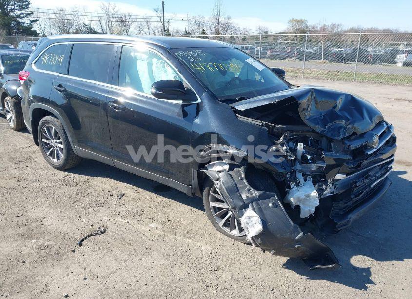 2019 Toyota Highlander XLE (VIN 5TDJZRFH0KS711578) main photo