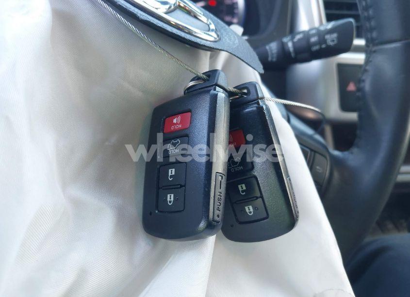 Photo 11 of 2019 Toyota Highlander XLE (VIN 5TDJZRFH0KS711578)