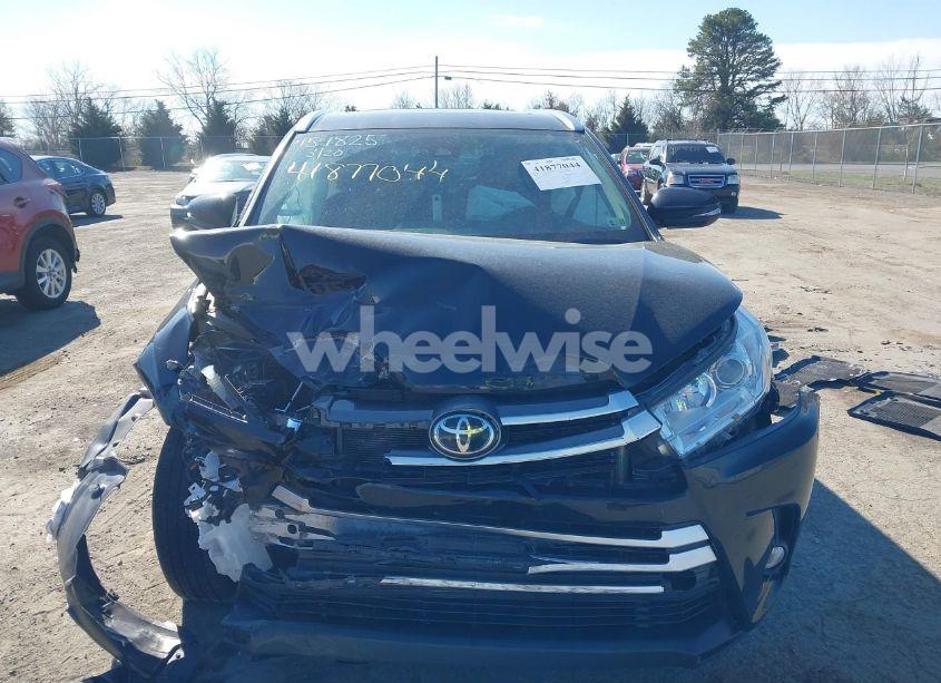 Photo 12 of 2019 Toyota Highlander XLE (VIN 5TDJZRFH0KS711578)