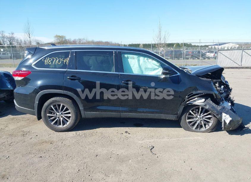 Photo 13 of 2019 Toyota Highlander XLE (VIN 5TDJZRFH0KS711578)