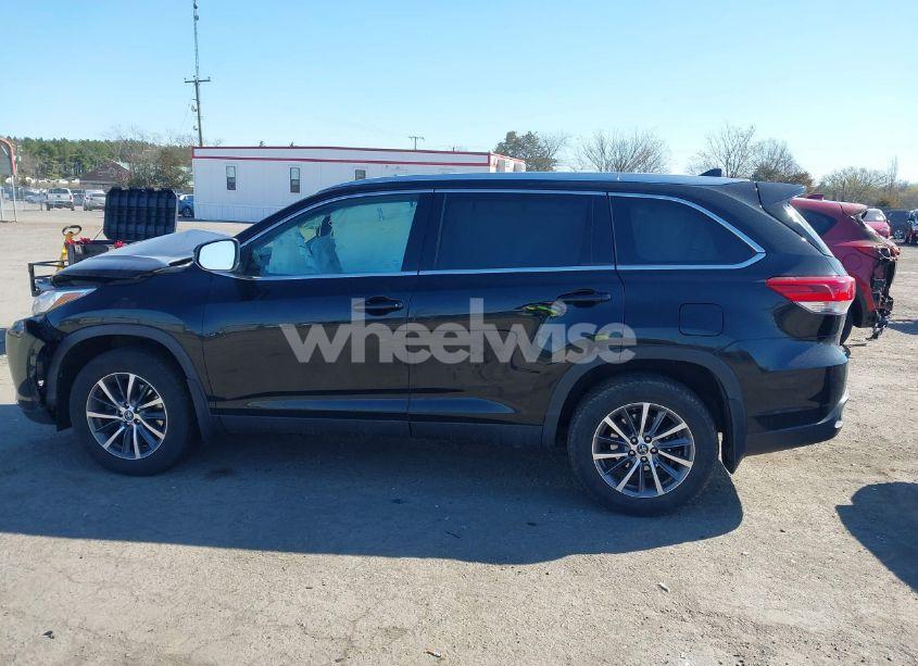 Photo 14 of 2019 Toyota Highlander XLE (VIN 5TDJZRFH0KS711578)