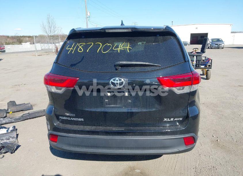 Photo 16 of 2019 Toyota Highlander XLE (VIN 5TDJZRFH0KS711578)