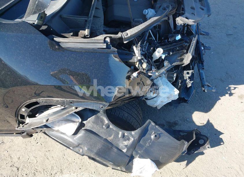 Photo 6 of 2019 Toyota Highlander XLE (VIN 5TDJZRFH0KS711578)