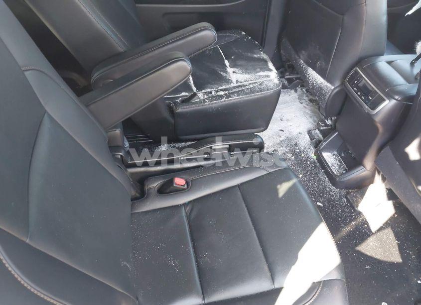 Photo 8 of 2019 Toyota Highlander XLE (VIN 5TDJZRFH0KS711578)