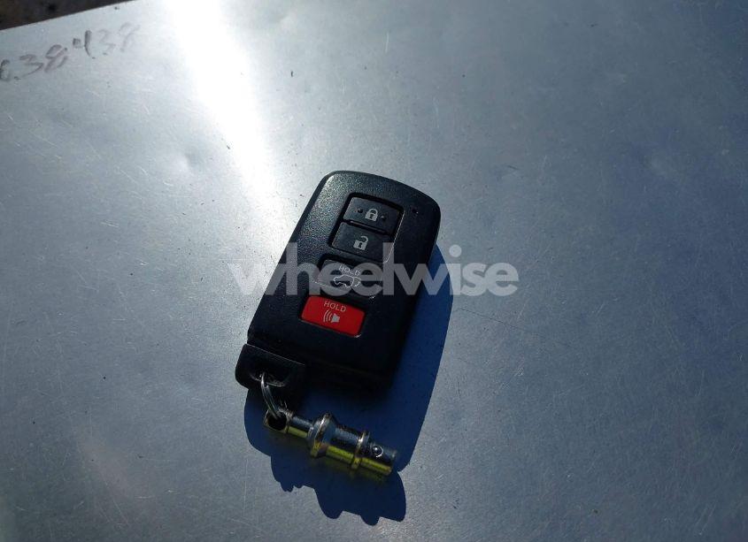 Photo 11 of 2019 Toyota Highlander XLE (VIN 5TDJZRFH0KS993317)