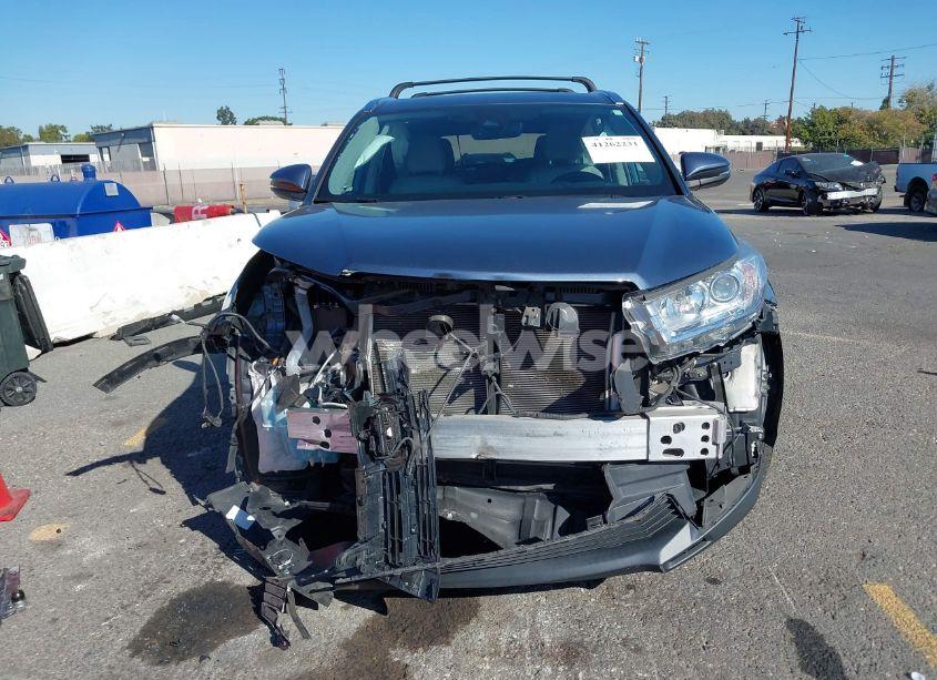 Photo 12 of 2019 Toyota Highlander XLE (VIN 5TDJZRFH0KS993317)