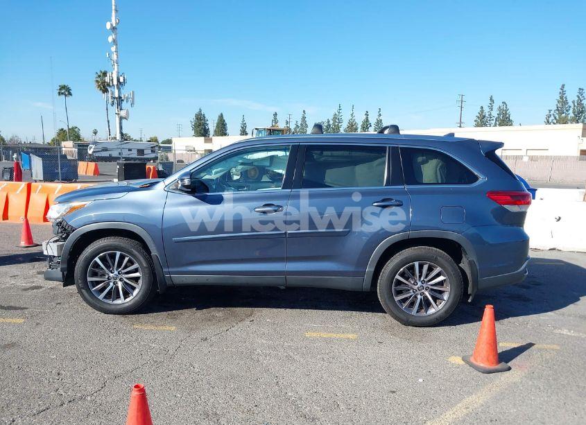 Photo 14 of 2019 Toyota Highlander XLE (VIN 5TDJZRFH0KS993317)