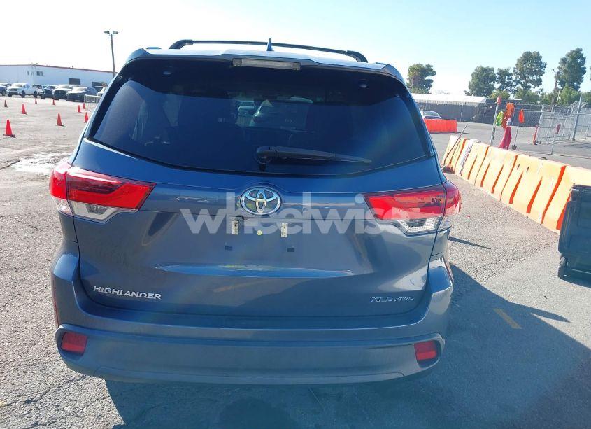 Photo 16 of 2019 Toyota Highlander XLE (VIN 5TDJZRFH0KS993317)