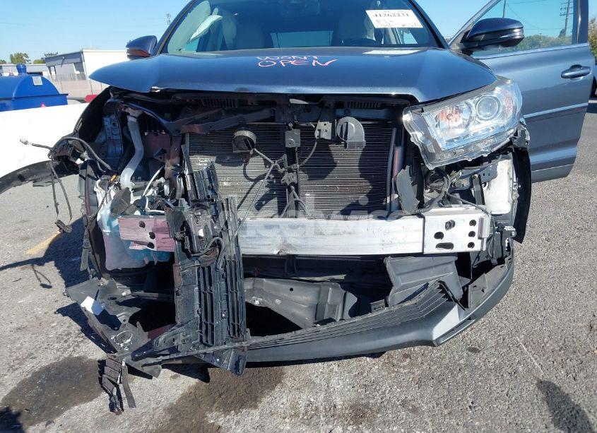 Photo 6 of 2019 Toyota Highlander XLE (VIN 5TDJZRFH0KS993317)