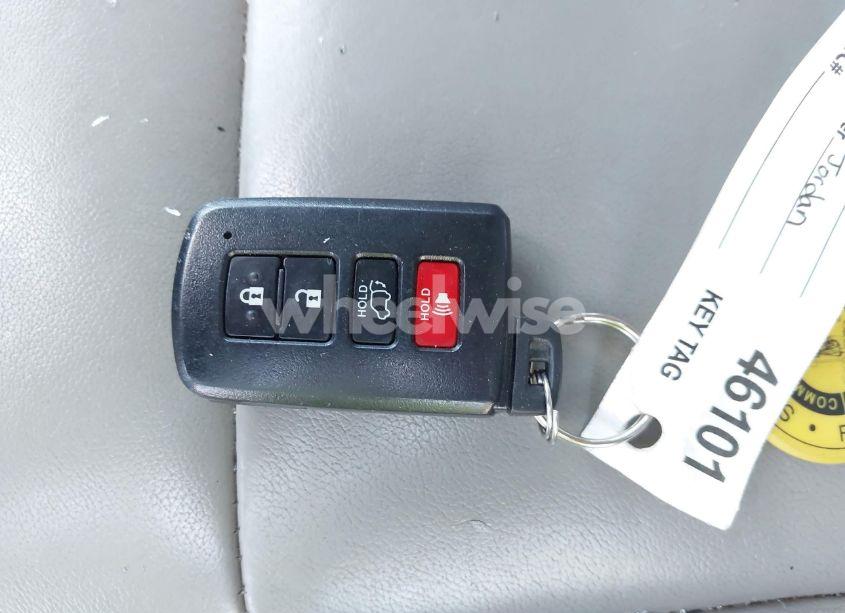 Photo 11 of 2017 Toyota Highlander XLE (VIN 5TDJZRFH1HS394399)