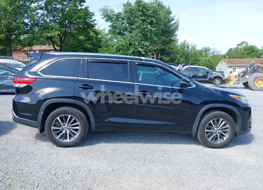 Photo 13 of 2017 Toyota Highlander XLE (VIN 5TDJZRFH1HS394399)