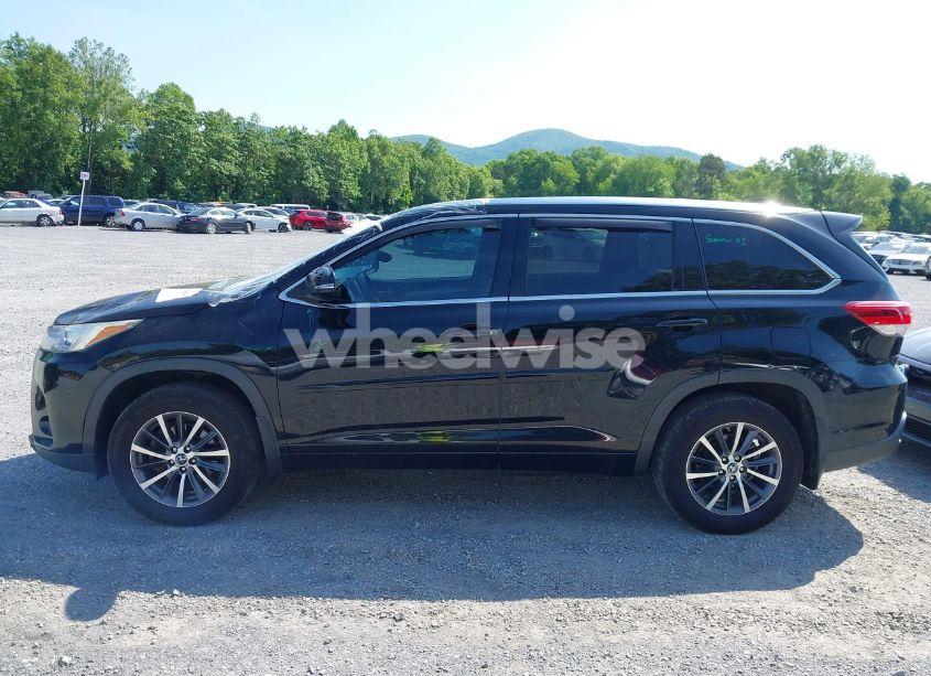 Photo 14 of 2017 Toyota Highlander XLE (VIN 5TDJZRFH1HS394399)