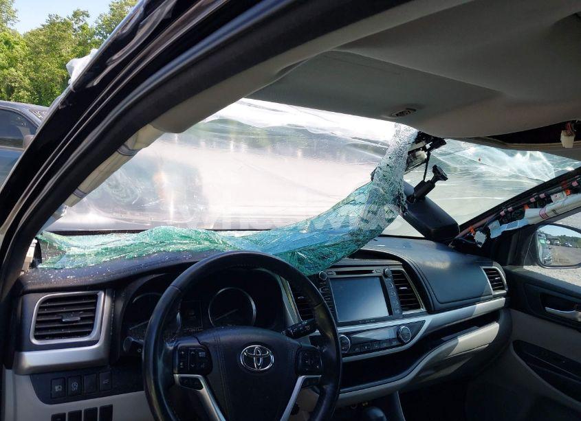 Photo 18 of 2017 Toyota Highlander XLE (VIN 5TDJZRFH1HS394399)