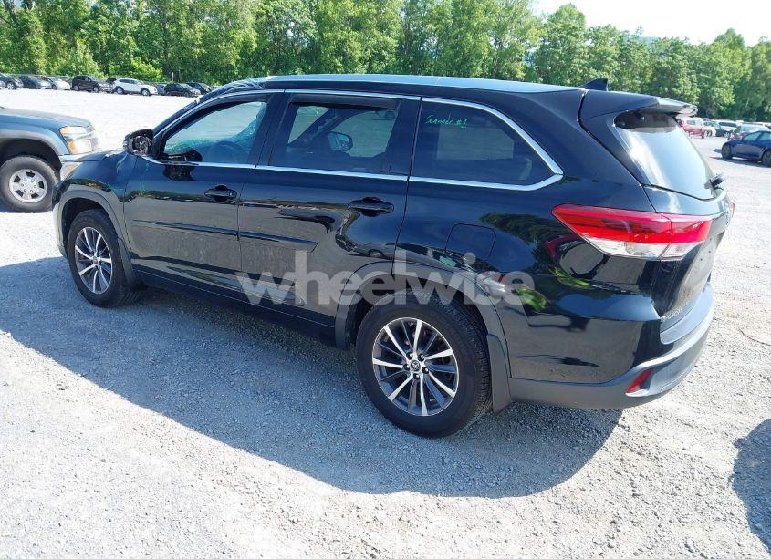 Photo 3 of 2017 Toyota Highlander XLE (VIN 5TDJZRFH1HS394399)