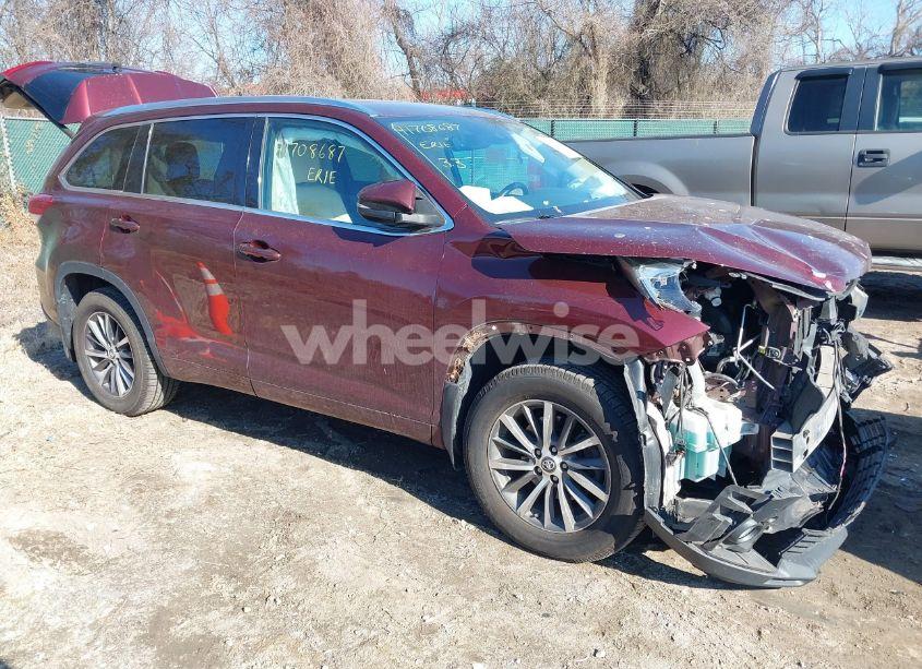 2017 Toyota Highlander XLE (VIN 5TDJZRFH1HS396749) main photo