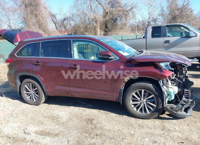 Photo 14 of 2017 Toyota Highlander XLE (VIN 5TDJZRFH1HS396749)
