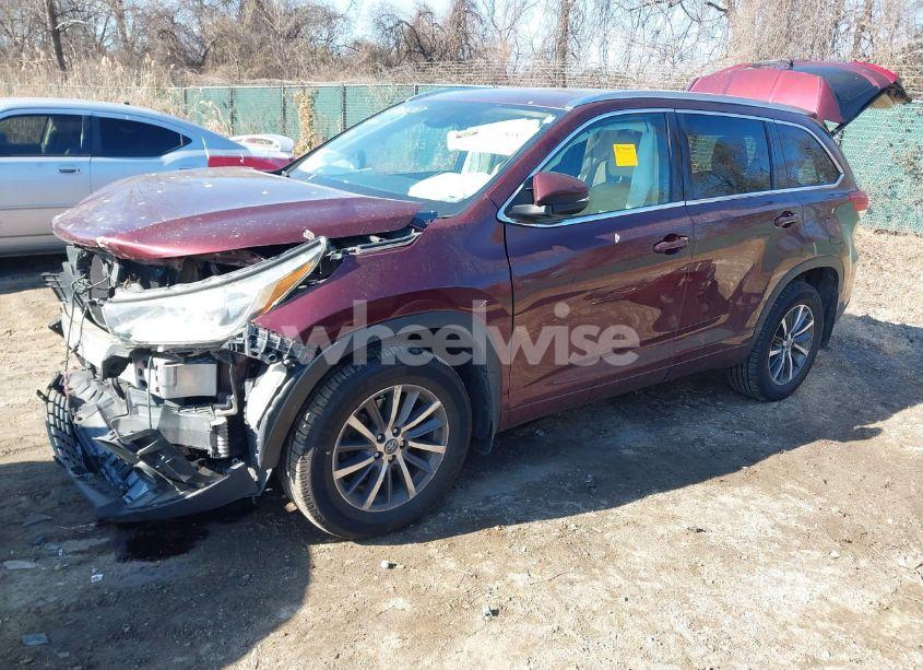 Photo 2 of 2017 Toyota Highlander XLE (VIN 5TDJZRFH1HS396749)