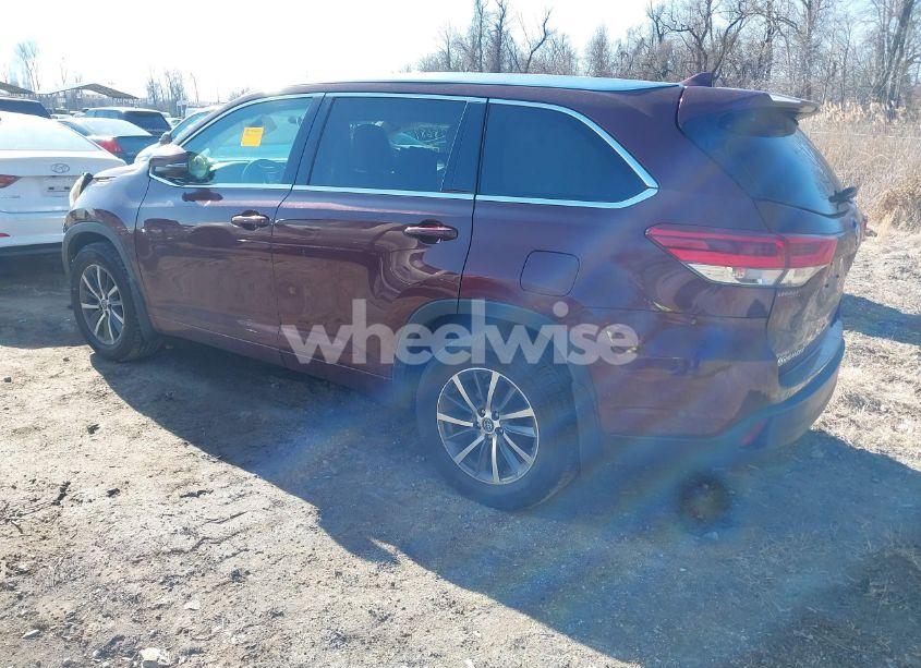 Photo 3 of 2017 Toyota Highlander XLE (VIN 5TDJZRFH1HS396749)