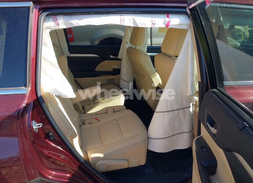 Photo 8 of 2017 Toyota Highlander XLE (VIN 5TDJZRFH1HS396749)