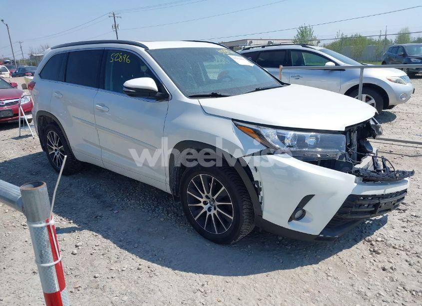 2017 Toyota Highlander SE (VIN 5TDJZRFH1HS515030) main photo