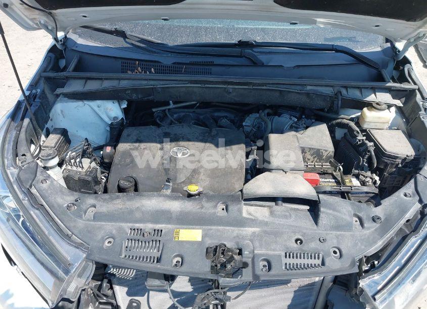 Photo 10 of 2017 Toyota Highlander SE (VIN 5TDJZRFH1HS515030)