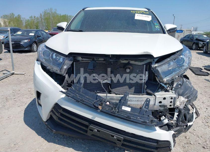 Photo 12 of 2017 Toyota Highlander SE (VIN 5TDJZRFH1HS515030)