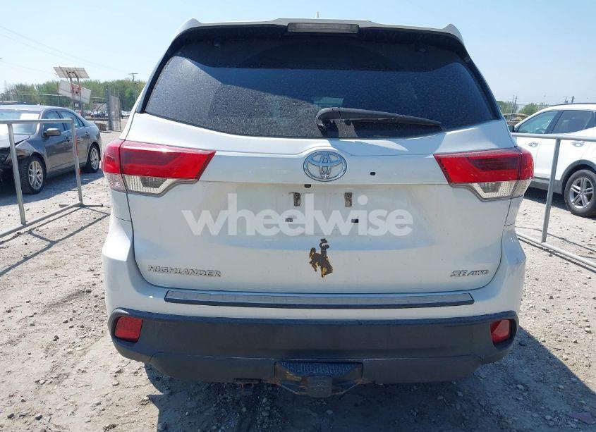 Photo 16 of 2017 Toyota Highlander SE (VIN 5TDJZRFH1HS515030)