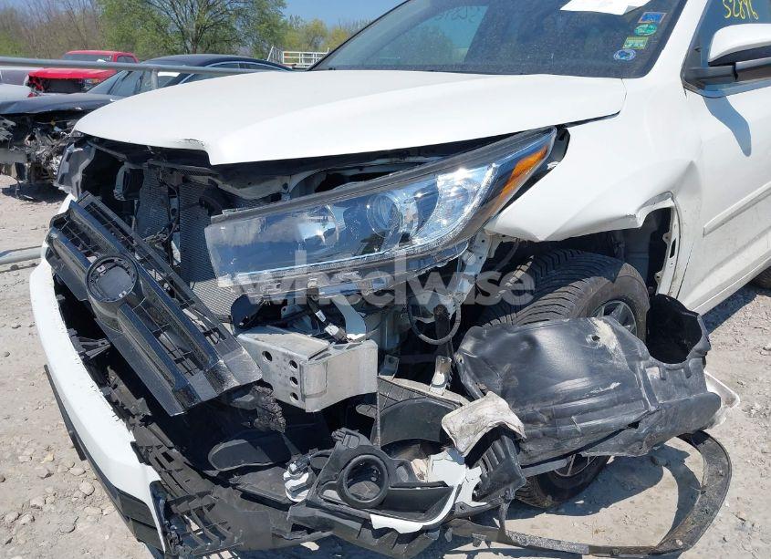 Photo 6 of 2017 Toyota Highlander SE (VIN 5TDJZRFH1HS515030)