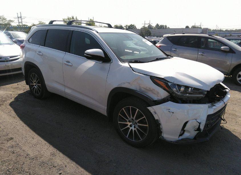 2017 Toyota Highlander SE (VIN 5TDJZRFH1HS521233) main photo