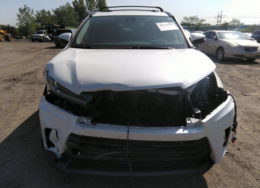 Photo 13 of 2017 Toyota Highlander SE (VIN 5TDJZRFH1HS521233)