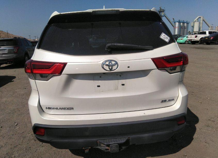 Photo 17 of 2017 Toyota Highlander SE (VIN 5TDJZRFH1HS521233)