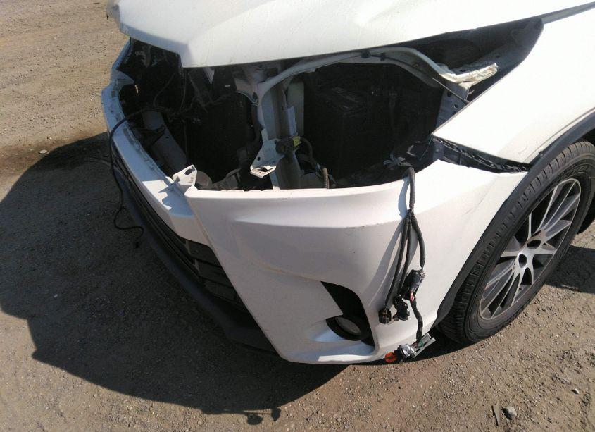 Photo 18 of 2017 Toyota Highlander SE (VIN 5TDJZRFH1HS521233)