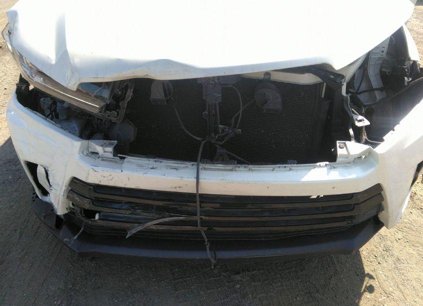 Photo 19 of 2017 Toyota Highlander SE (VIN 5TDJZRFH1HS521233)