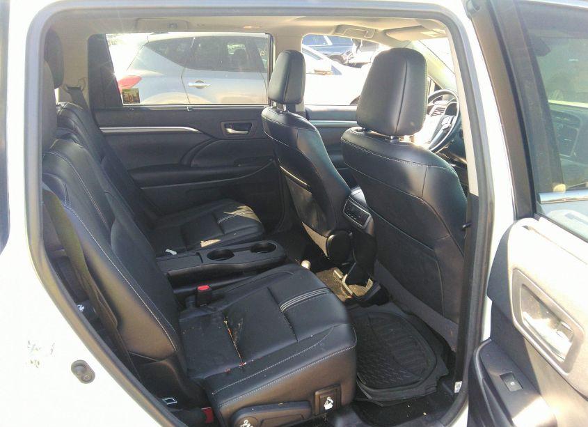 Photo 8 of 2017 Toyota Highlander SE (VIN 5TDJZRFH1HS521233)