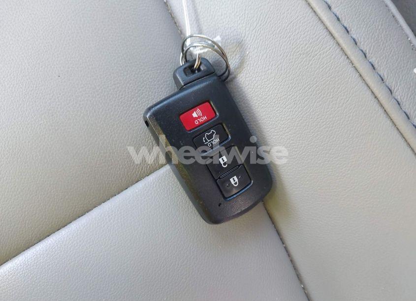 Photo 11 of 2018 Toyota Highlander XLE (VIN 5TDJZRFH1JS523943)