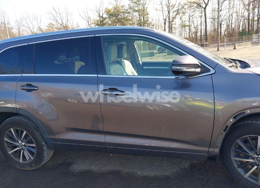 Photo 13 of 2018 Toyota Highlander XLE (VIN 5TDJZRFH1JS523943)