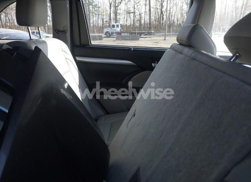 Photo 8 of 2018 Toyota Highlander XLE (VIN 5TDJZRFH1JS523943)