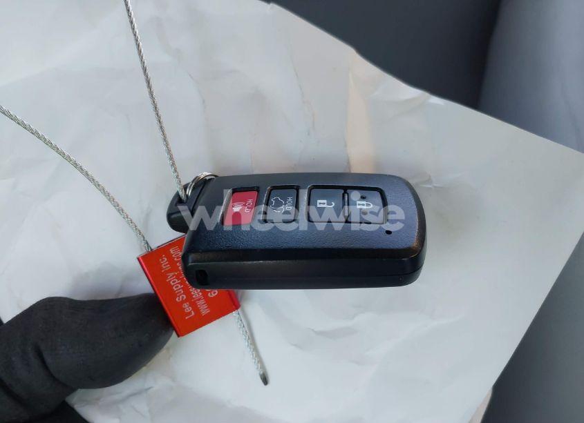 Photo 11 of 2018 Toyota Highlander XLE (VIN 5TDJZRFH1JS532772)