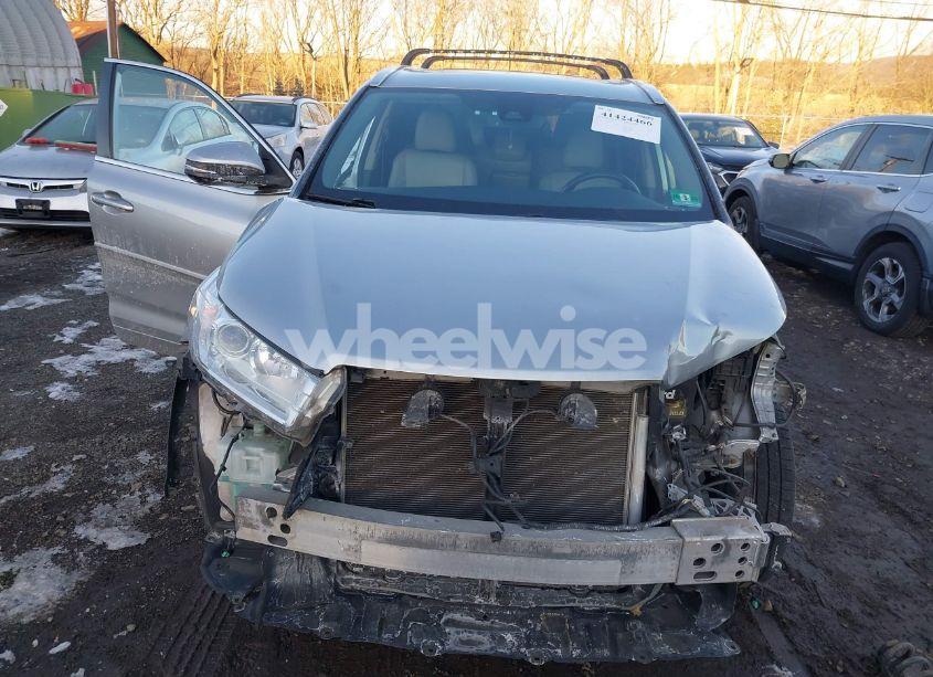 Photo 12 of 2018 Toyota Highlander XLE (VIN 5TDJZRFH1JS532772)