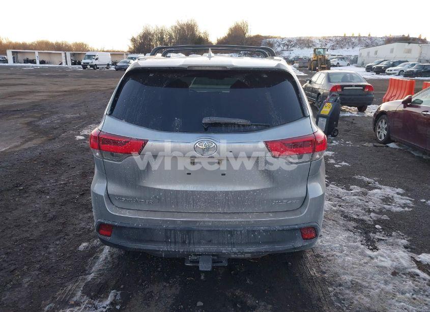 Photo 16 of 2018 Toyota Highlander XLE (VIN 5TDJZRFH1JS532772)