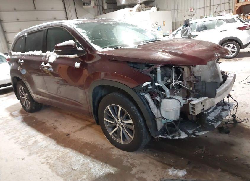 2018 Toyota Highlander XLE (VIN 5TDJZRFH1JS802700) main photo