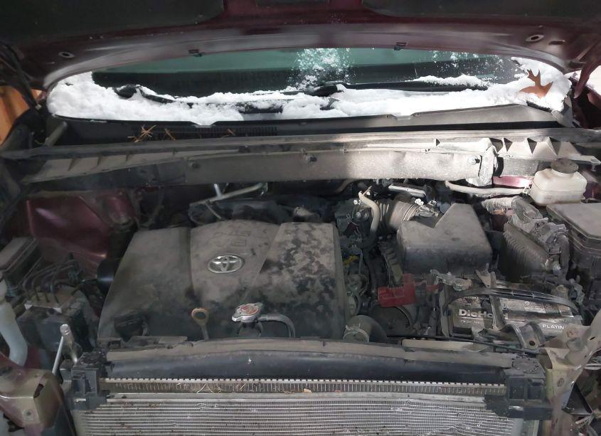 Photo 10 of 2018 Toyota Highlander XLE (VIN 5TDJZRFH1JS802700)