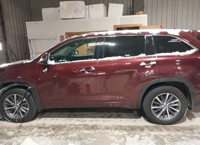Photo 14 of 2018 Toyota Highlander XLE (VIN 5TDJZRFH1JS802700)