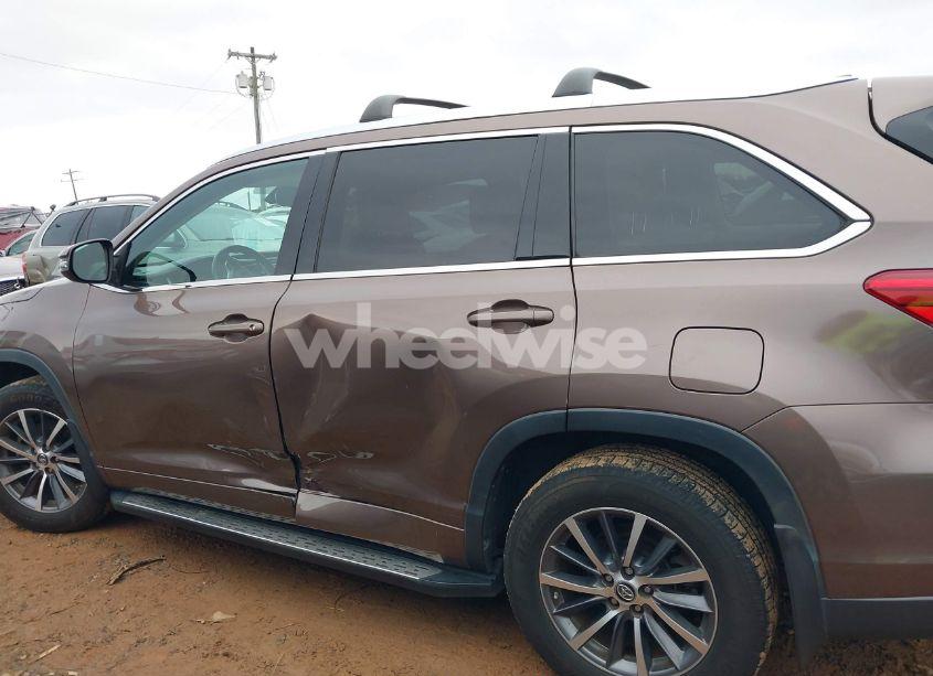 Photo 14 of 2018 Toyota Highlander XLE (VIN 5TDJZRFH1JS876490)