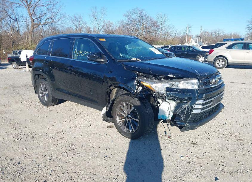 2019 Toyota Highlander XLE (VIN 5TDJZRFH1KS597896) main photo